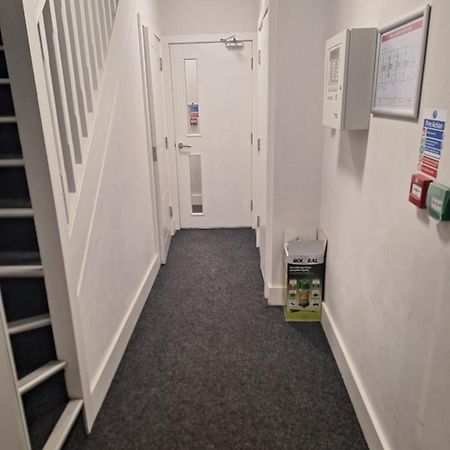 Deluxe Single Room Only For One Adult Northolt  Kültér fotó