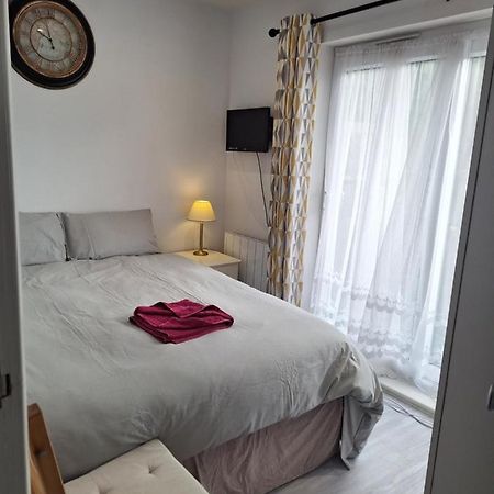 Deluxe Single Room Only For One Adult Northolt  Kültér fotó