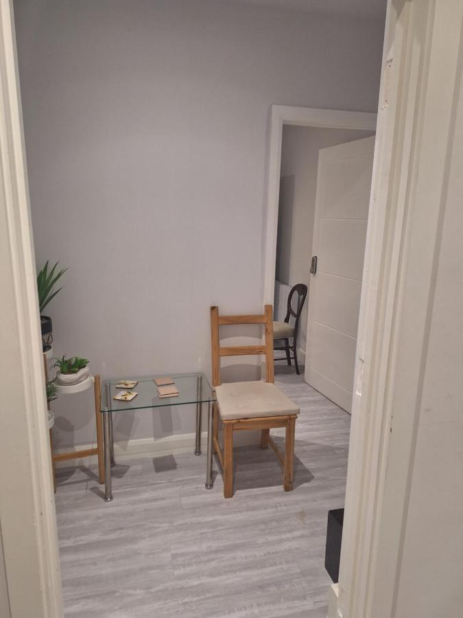 Deluxe Single Room Only For One Adult Northolt  Kültér fotó