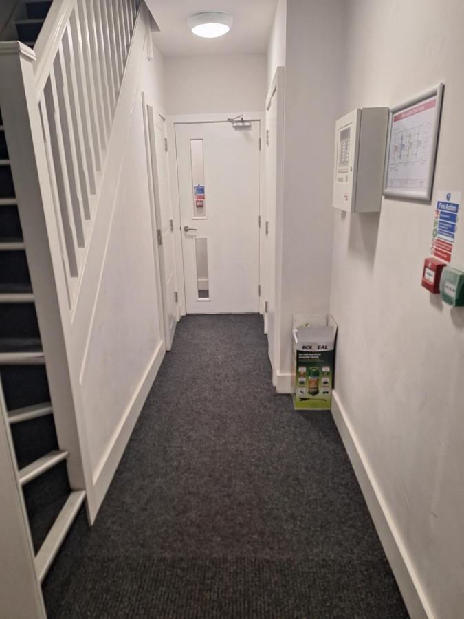 Deluxe Single Room Only For One Adult Northolt  Kültér fotó
