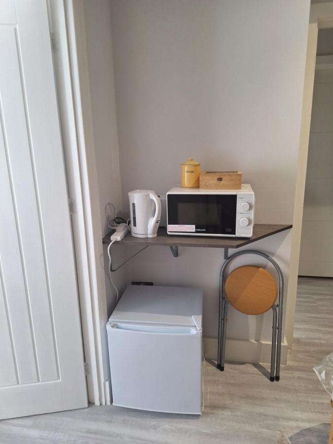 Deluxe Single Room Only For One Adult Northolt  Kültér fotó