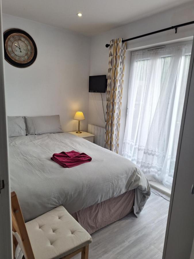 Deluxe Single Room Only For One Adult Northolt  Kültér fotó